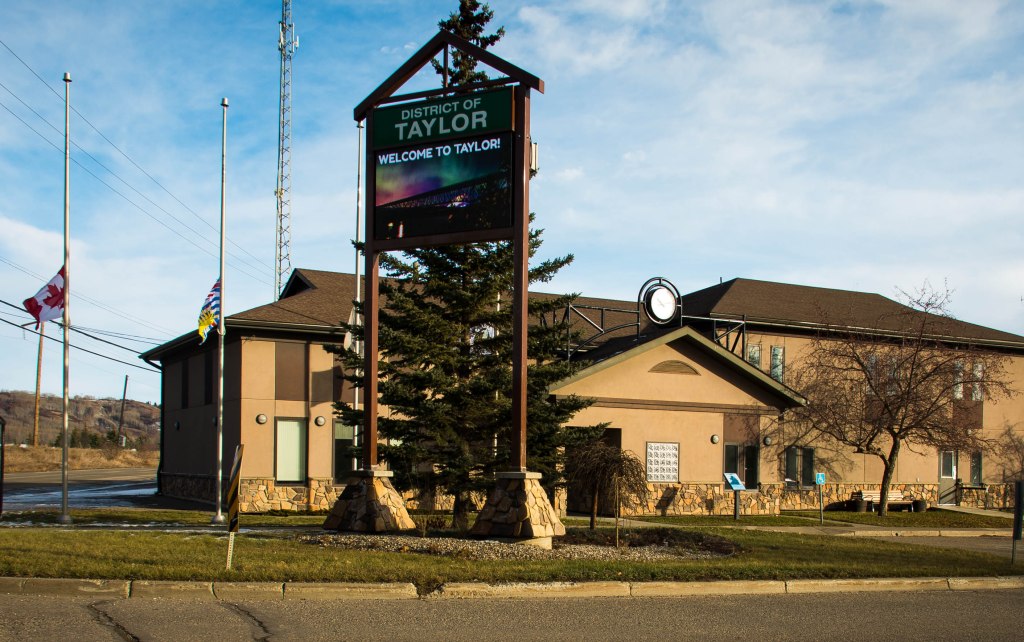 Taylor council learns from Powwow society, recognizes achievements of&nbsp;staff